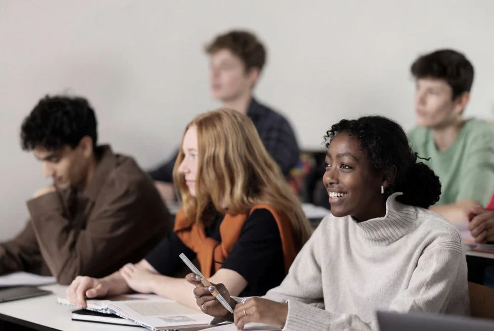 How to Take Better Meeting Notes Without Missing Anything (The Professional's Guide)