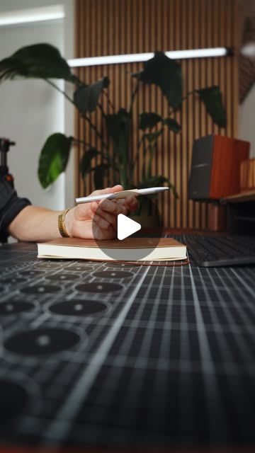 Tomas Milinavicius using Scriben